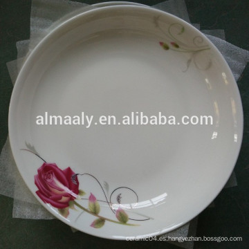 Plato de fruta de cerámica de varios tamaños con rosa bonita